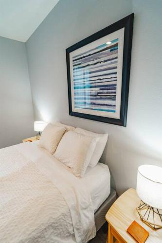 Ein Bett oder Betten in einem Zimmer der Unterkunft Oceans3 - Spectacular View 'N' Jetty Access