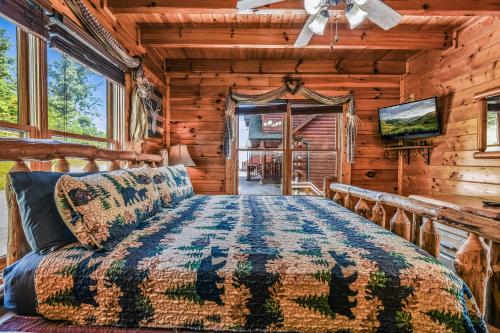 a bedroom with a bed in a log cabin at Extravagant View Cabin in Park Settlement