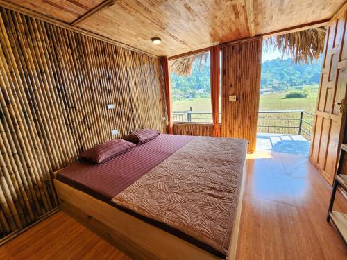 Ένα ή περισσότερα κρεβάτια σε δωμάτιο στο Mr Win homestay