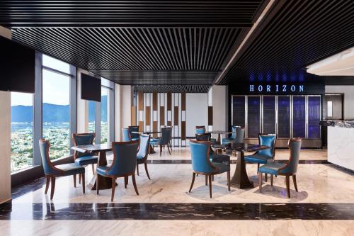 Posezení v ubytování Four Points by Sheraton Danang