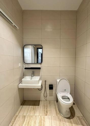 a bathroom with a toilet and a sink at Lodge 43 House in George Town