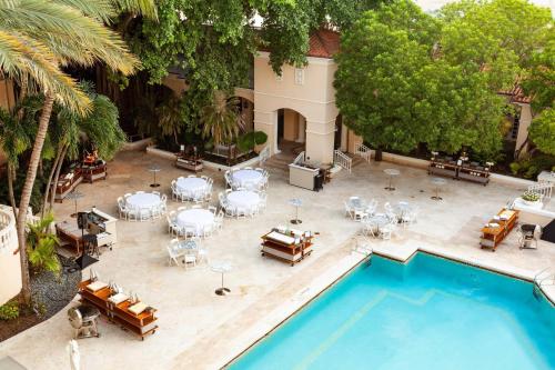 an overhead view of a pool with tables and chairs at JW Marriott Miami Turnberry Resort & Spa in Aventura