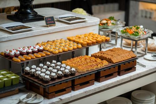 Comida en o cerca de este hotel