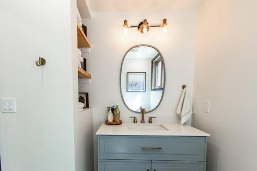 Gallery image of Modern Smart House In The Woods with 2 King BDS 2 BA in Rapid City