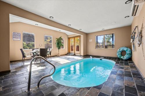 Πισίνα στο ή κοντά στο Indoor Pool, Volleyball Beach, Mountain View, Luxury