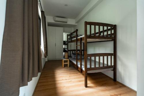 Una cama o camas en una habitación de Mateo's Hideaway