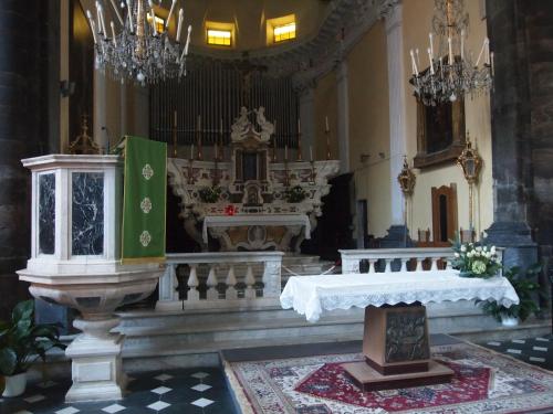 a large church with a altar and a organ at Zia Letizia Bed And Wine in Monterosso al Mare