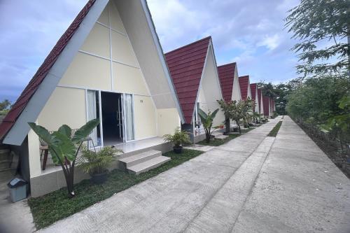 a row of houses with plants and a sidewalk at Annet Homestay Yogyakarta in Balong