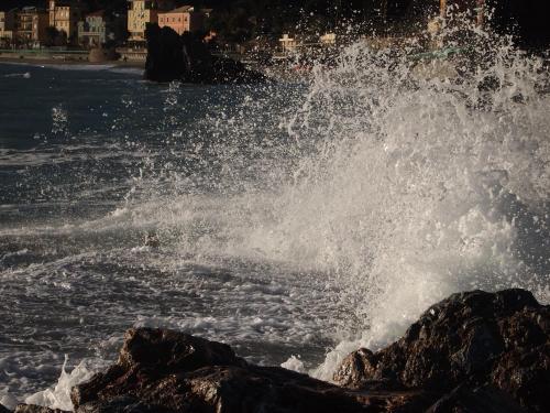 a wave crashing on the rocks in the ocean at Zia Letizia Bed And Wine in Monterosso al Mare
