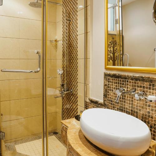 a bathroom with a toilet and a glass shower at Boudl Al Majmaa in Al Majma'ah