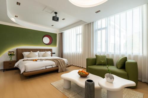 Postel nebo postele na pokoji v ubytování Dali Yufu B&B Hotel