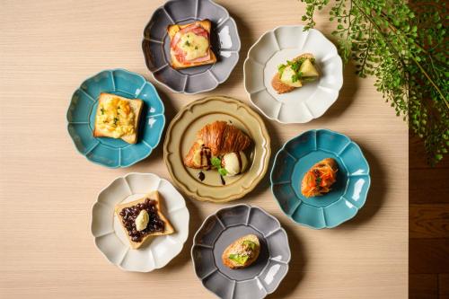 a group of plates of food on a table at Hotel Torifito Kashiwanoha in Kashiwa