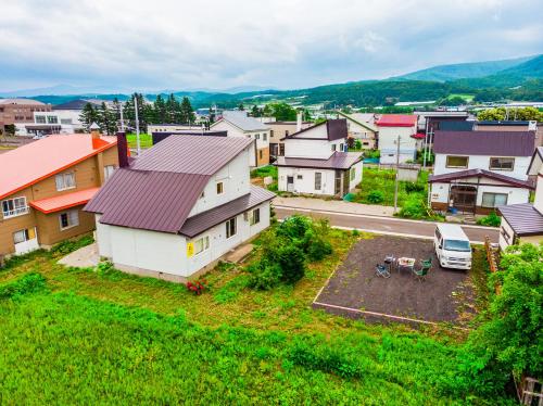 an aerial view of a small town with houses at A-JA in Niki