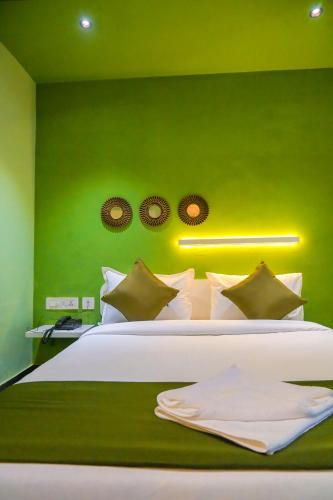 Ein Bett oder Betten in einem Zimmer der Unterkunft Bay View Suites, Vythiri, Wayanad