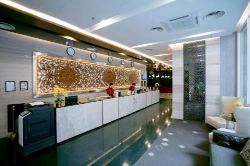 a lobby of a hotel with a reception counter at Paya Bunga Hotel Terengganu in Kuala Terengganu