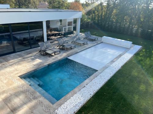 Kolam renang di atau dekat dengan Villa Ume by IstriaLux with jacuzzi and sauna