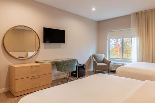 Ένα ή περισσότερα κρεβάτια σε δωμάτιο στο The Chandler Inn Bethlehem - Littleton, an Ascend Collection Hotel