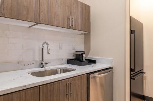 Η κουζίνα ή μικρή κουζίνα στο The Chandler Inn Bethlehem - Littleton, an Ascend Collection Hotel