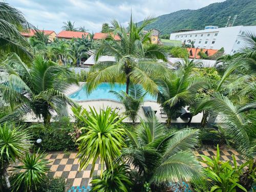 an overhead view of a resort pool with palm trees at Family House Resort, Haad Rin in Haad Rin