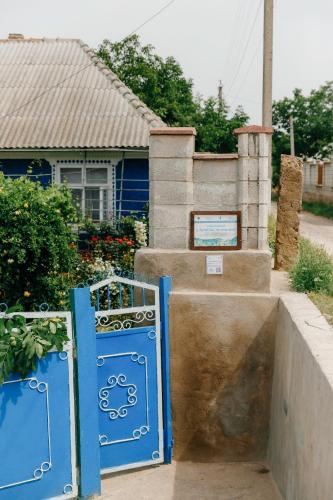 a blue gate in front of a house at Casa familiei Iarmurati in Pohrebea