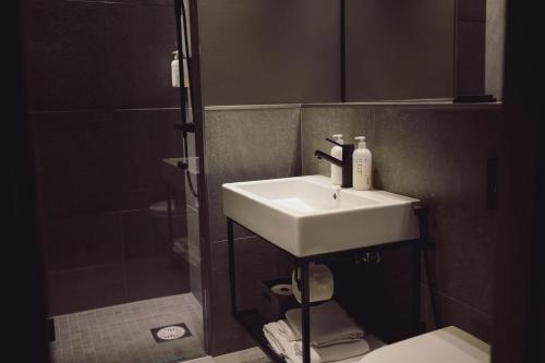 Bilik mandi di The Torby Hotel