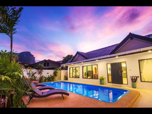 Kolam renang di atau dekat dengan Oasis 4BR Private Pool Villa in central Ao Nang