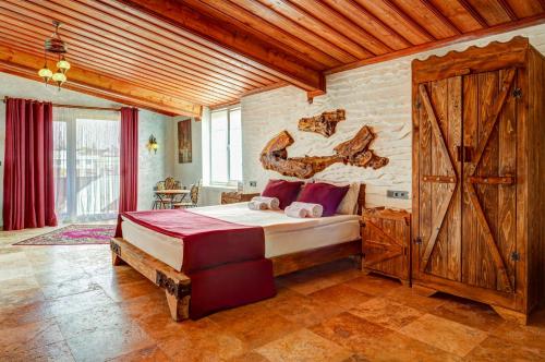 Una cama o camas en una habitación de Moonlight of Cappadocia