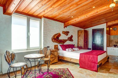 Una cama o camas en una habitación de Moonlight of Cappadocia