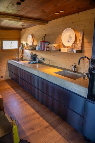 Una cocina o zona de cocina en Alphütte Ried
