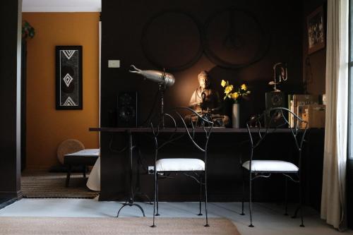 Posezení v ubytování The Forest River Wood Cabin