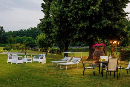 a group of chairs and tables in the grass at Villa Papari in Montecarlo