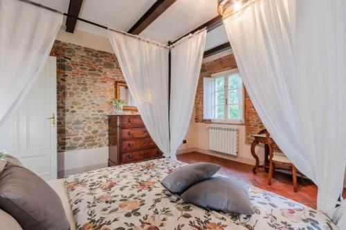 a bedroom with a bed with pillows on it at Villa Papari in Montecarlo