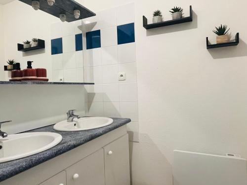 Billede fra billedgalleriet på Appartement Cyrano l Rdc l 2 Chambres l Piscine dans résidence privée i Bergerac