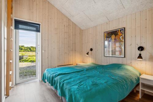 Postel nebo postele na pokoji v ubytování Bright And Stylish Holiday Home Near Gjerrild Strand