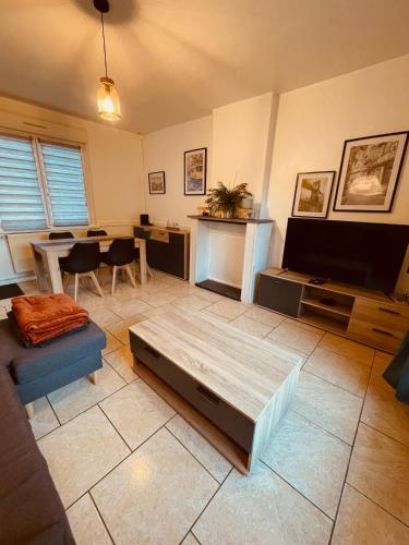 Gallery image of Jolie-maison-en-centre-ville in Brébières