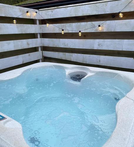 Φωτογραφία από το άλμπουμ του Magpie 4 Hot Tub Huntersmoon-Warminster-Bath-Salisbury σε Warminster