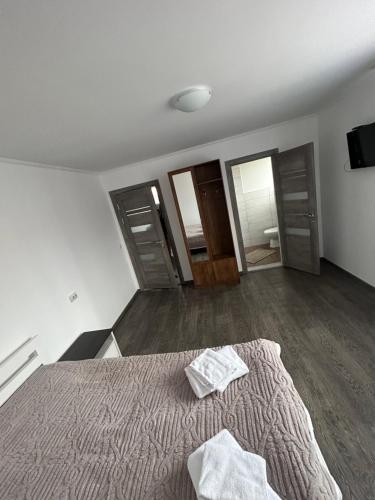 a bedroom with a bed with two towels on it at Серце Карпат in Yasinya