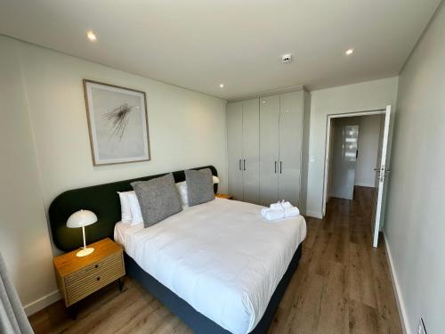 Katil atau katil-katil dalam bilik di Newlands Peak Apartments