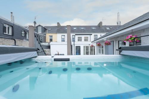 Bazén v ubytování Fitzgeralds - Ballybunion - Sleeps 34 nebo v jeho okolí