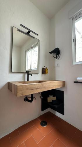 a bathroom with a sink and a mirror on a wall at Apartamentos Jerez Siglo XIX in Jerez de la Frontera