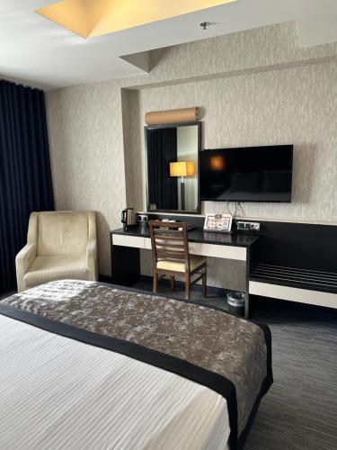 TV a/nebo společenská místnost v ubytování Grand Denizli Hotel