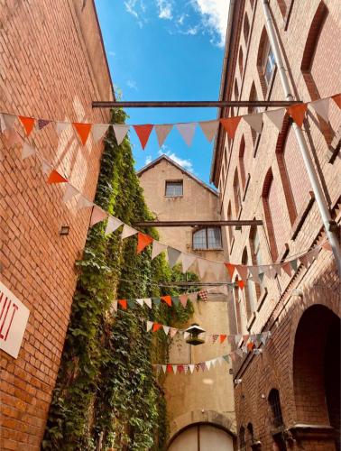 a street with flags hanging from a building at Ferienwohnung ANTIK in Gotha