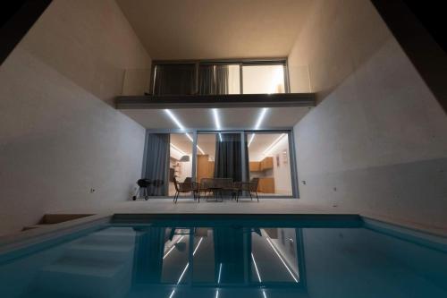 Venus and Aprilia - Luxury by the Coast