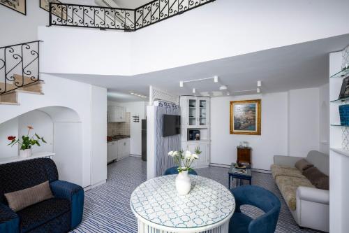 a living room with a table and a couch at Casetta Arienzo in Positano