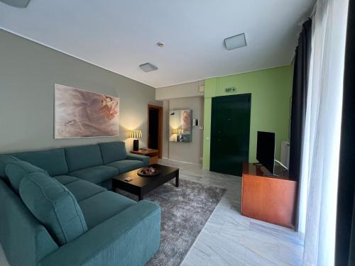 Μια τηλεόραση ή/και κέντρο ψυχαγωγίας στο Green Apartment near Marousi Hospitals & OAKA, by PromosHomes
