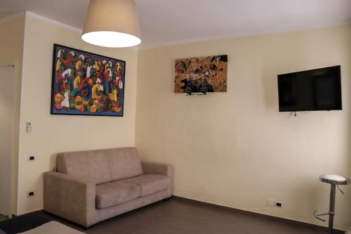 TV a/nebo společenská místnost v ubytování La Corte di Brusuglio Apartments