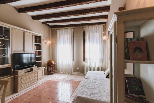a large living room with a television and a living room with at Ca' Amadi in Venice