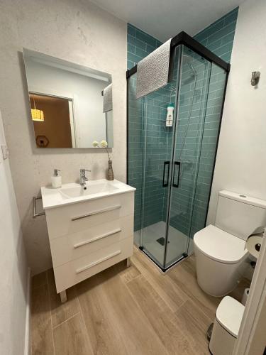 Bagno di Boutique Apartment Fuengirola old town & beach with 2bed-2bath