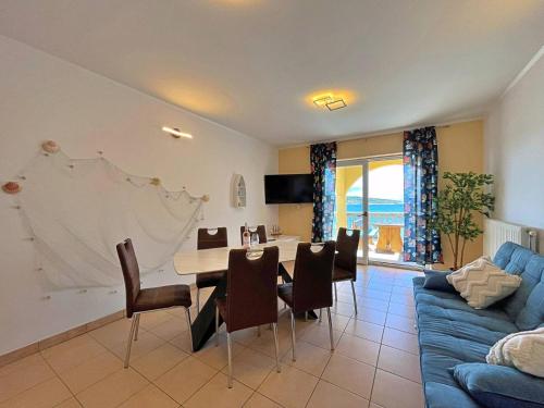 a living room with a table and a blue couch at Apartments Neptun in Šilo