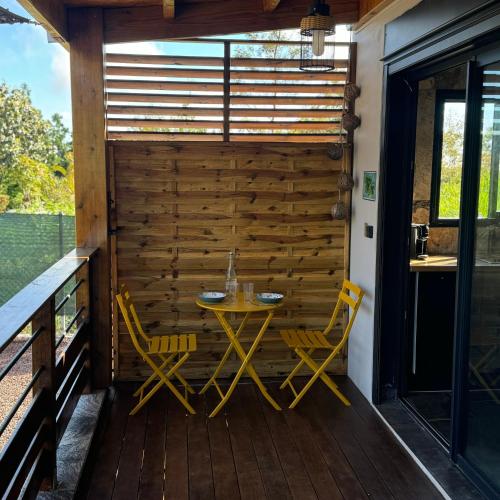 a patio with a table and chairs on a deck at Le studio Léva in La Plaine des Palmistes